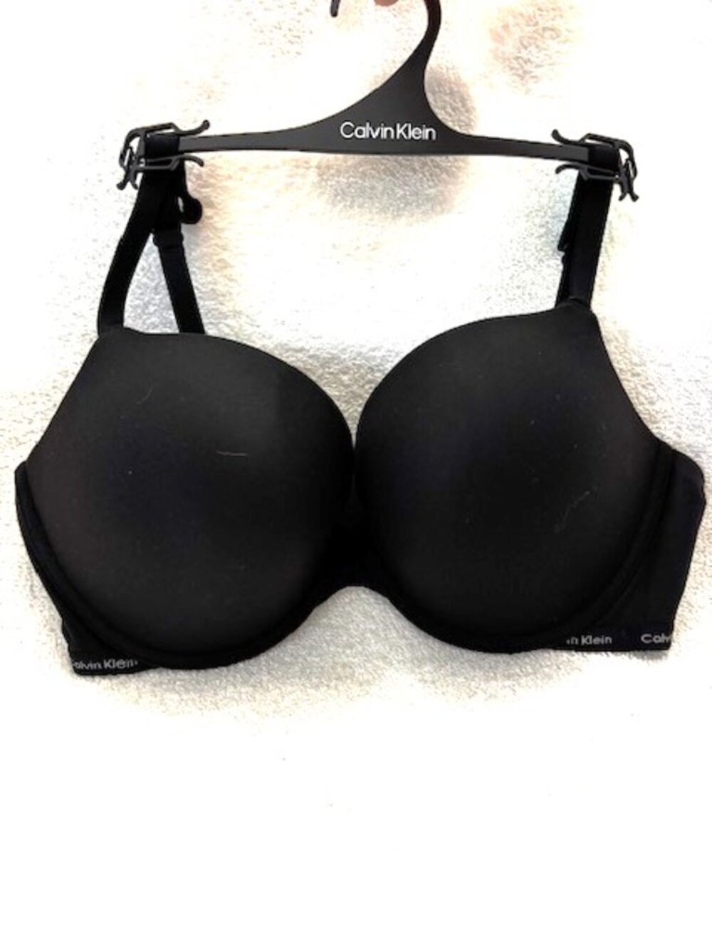 Calvin Klein lightly lined smooth black underwire t-shirt bra NWT Size 38C